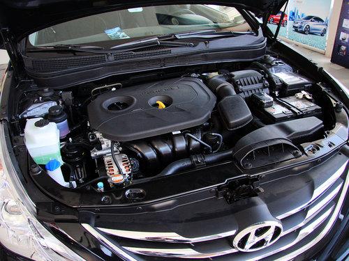 北京现代 2.0L 自动 发动机局部特写