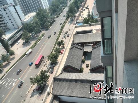 λ��ʯ��ׯ�к����ֺͻ���·���ڽ���¥�����ĺ�Ժ