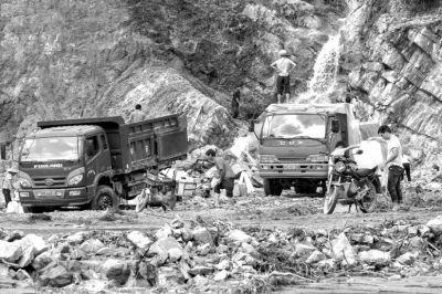 20�գ�������ƽ����ˮ�⣬���ڶ�ˮ�������ﳵ������˻�ɽȪ����Զ�Ĵ�ʮ�๫�ͼ/CFP