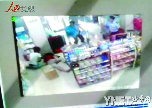 Ů�����̵ò��������񾯲����ͽ��������ˮ 