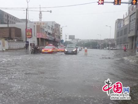 宁夏石嘴山突降暴雨 消防连续奋战33小时抗洪抢险
