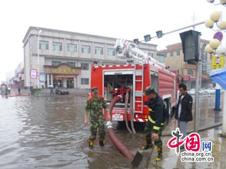 宁夏石嘴山突降暴雨 消防连续奋战33小时抗洪抢险