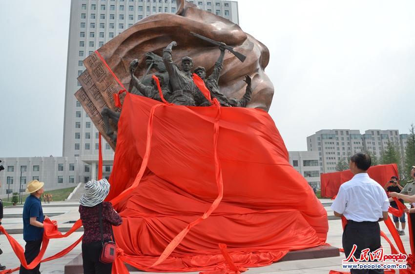 ��һ����������ķ�������¸ʱ߸������ݵ��쵼��ŮΪ���ܡ����ʦ�����н�Ļ κ�Ӻ� ��