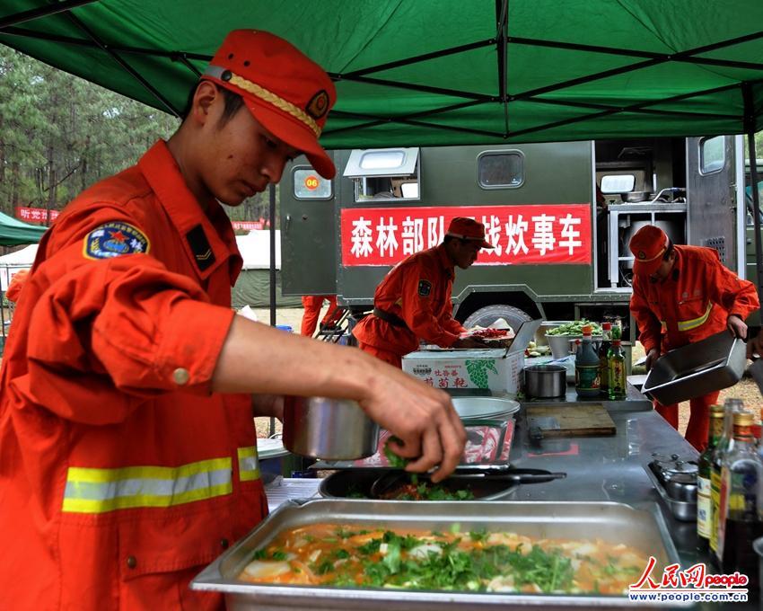 ���±���