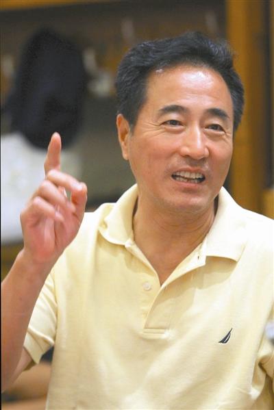 杨立新执导《小井胡同》 对比老剧本带演员排练