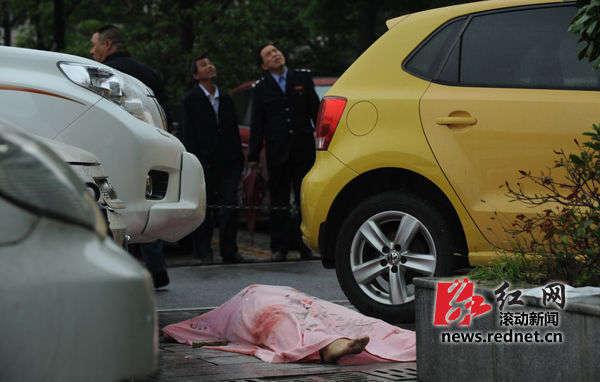 长沙一女子写字楼坠楼身亡 身份信息需进一步确认