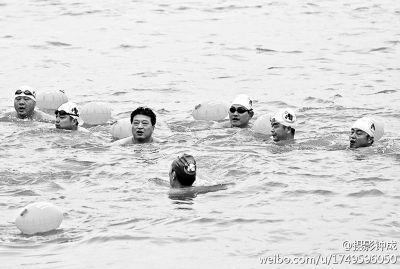 �����쵼�͵���15�������ֳ�һ���º���Ӿ ��ͼ/Ǯ��