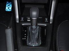 斯巴鲁 2.5L CVT 挂档把手特写