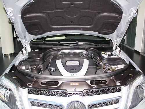 北京奔驰 GLK300 3.0L 发动机局部特写