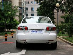 一汽马自达 MAZDA6 2.0 AT 车辆正后方尾部视角