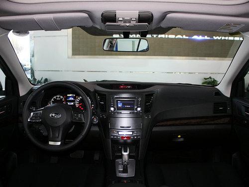 斯巴鲁 力狮 2.5L CVT 中控台整体