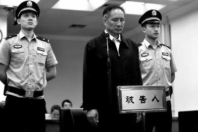 张曙光受审。 新华社发