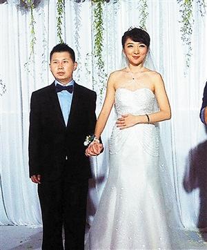 相声演员何云伟娶中戏研究生 被曝第3次结婚(图)