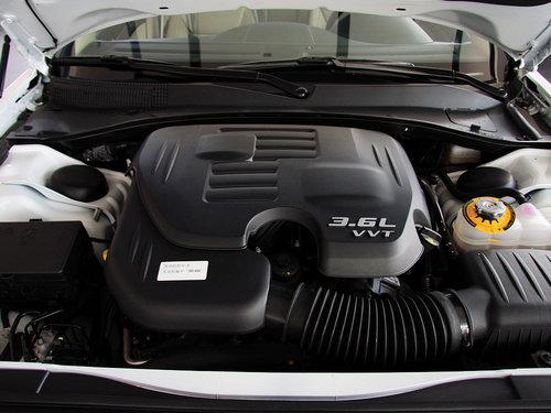 ����˹��(����) ȫ�¿���˹��300C 3.6L AT ������������д