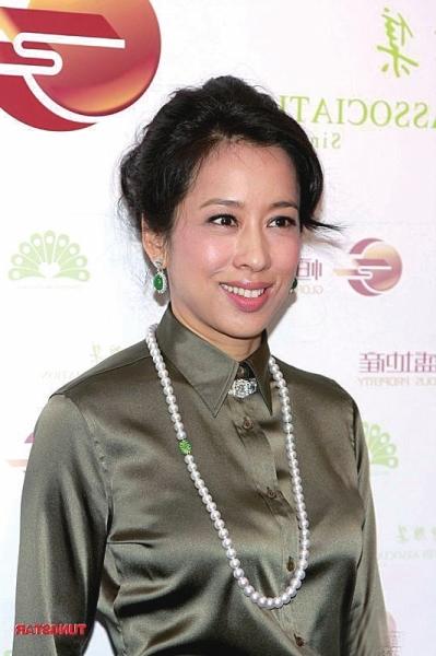 朱玲玲赞"晶刚宝宝"像运动员 中文名还没确定