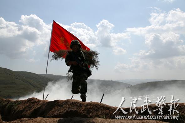 9月中旬,武警8671部队"英雄八连"在六盘山下的大湾战术训练基地,展开