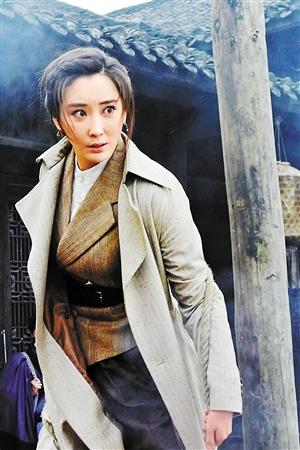 杜若溪在《血誓》中演"女战神"覃岚.