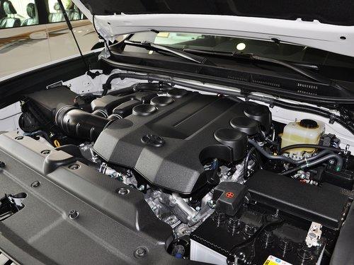 一汽丰田 4.0L AT 发动机主体特写