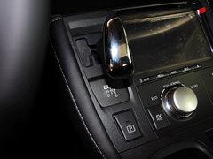 雷克萨斯 200h 1.8L CVT 挂档把手特写