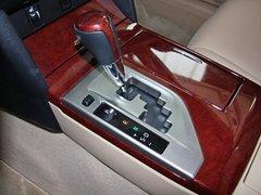 广汽丰田 凯美瑞 2.0L AT 挂档把手特写