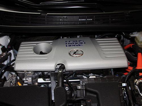雷克萨斯 200h 1.8L CVT 发动机主体特写