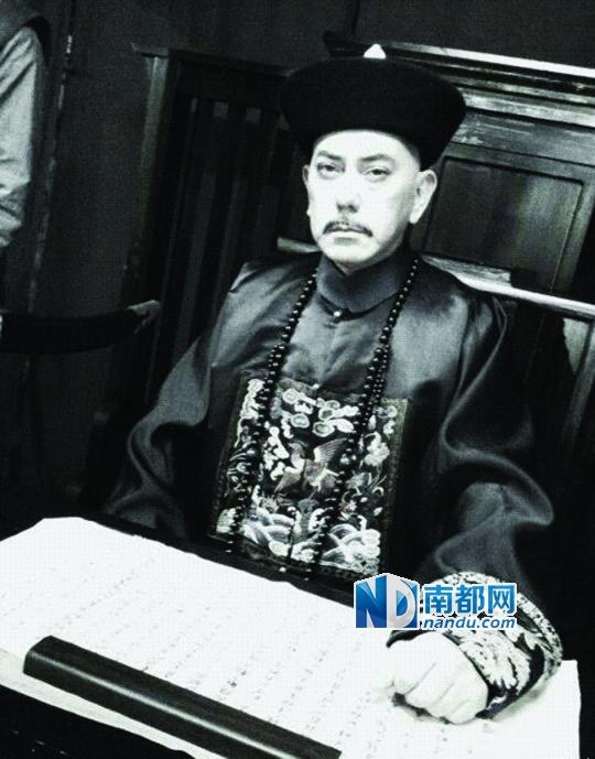 <p> 黄秋生在微博公布消息时,配发了一张在电影中演古代官员的剧照,并自嘲是“九品芝麻官”。</p>