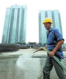 һ����������������걽��ߵ�һ��סլǰ��ˮ����¥�̵ļ۸���߷�������Ѿ�����ն����