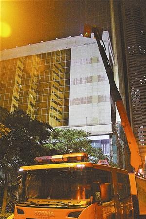 罗湖区深南东路与文锦南路交会处,被市民称为"金色双子楼"的正顺广场