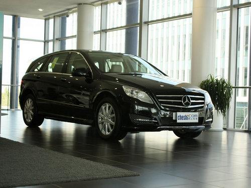 奔驰(进口) r500 5.5l 车辆右侧45度角
