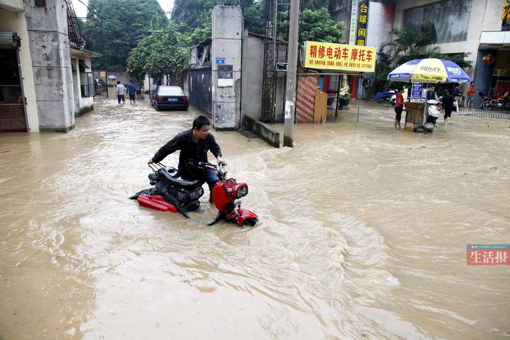 ����������·ʩ���걬ˮ�� �����ֻ�ˮ��ϥ��(ͼ)