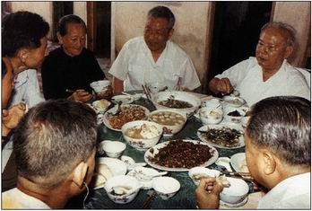 1980��5�£�Ҷ��Ӣ��÷�ؾɾ�ͬ����һ��Ʒ������ĿͼҲˡ�