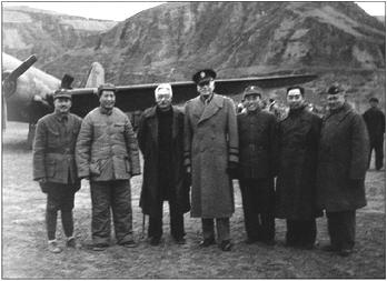 1944��11��7�գ�Ҷ��Ӣͬë�󶫡���¡��ܶ������Ӱ�������ӭ������ִ��Ӱ���������ͳ��˹��˽�˴����ն�����