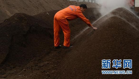 #(生态)(1)湖北恩施:废弃烟草秸秆“变身”生物肥