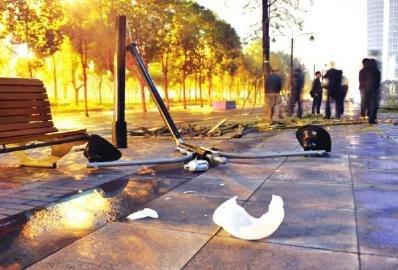 �ɶ�һ����ʧ�س�����е� ײ��·�ƺ�ײ�ϴ���