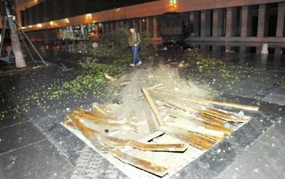 �ɶ�һ����ʧ�س�����е� ײ��·�ƺ�ײ�ϴ���