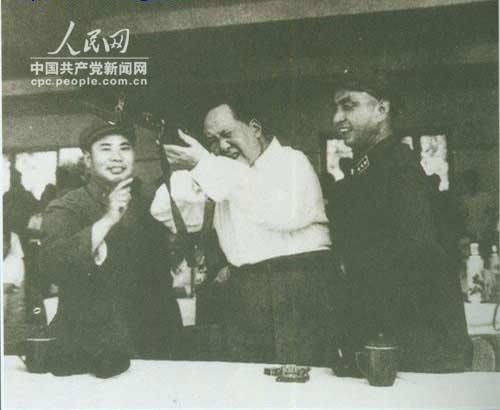 1964�꣬��������˾��Ա��������Ͼ���˾��Ա���־������ͬë����ϯ�ۿ����»㱨���ݡ�