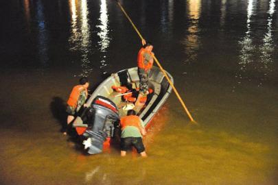 副局长上班与下属游泳致两人溺亡 称痛心悔恨