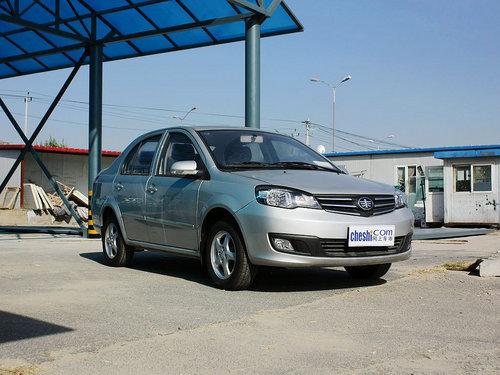 ���һ�� ��־V5 1.5 MT �����Ҳ�45�Ƚ�