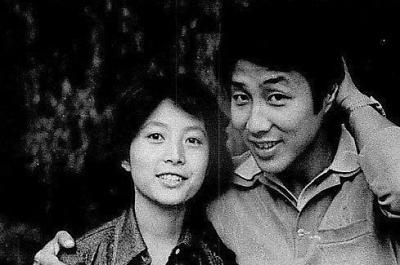 陈道明和老婆杜宪年轻时的合影.