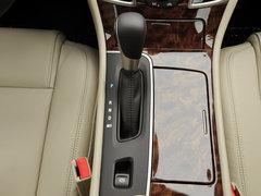 别克 2.0T SIDI 自动 挂档把手特写