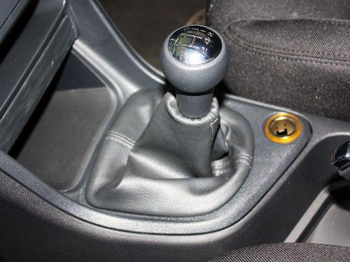 东风标致 1.6L MT 挂档把手特写