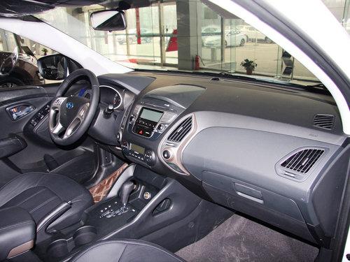 北京现代 2.0L 自动 中控台右侧