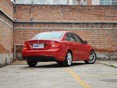 北京奔驰 C180 1.8T AT 车辆右侧尾部视角