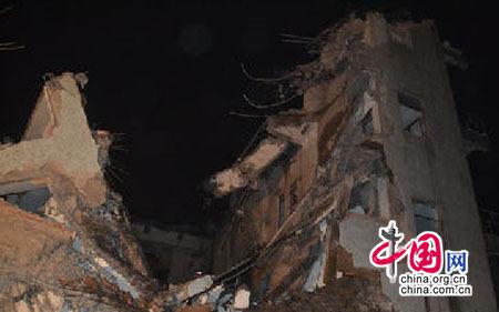 中山一工地发生垮塌事故 60名消防员搜救被埋工人