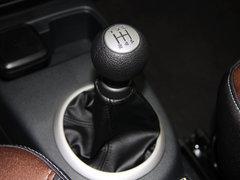 长安铃木 酷锐版 1.6L 手动 挂档把手特写