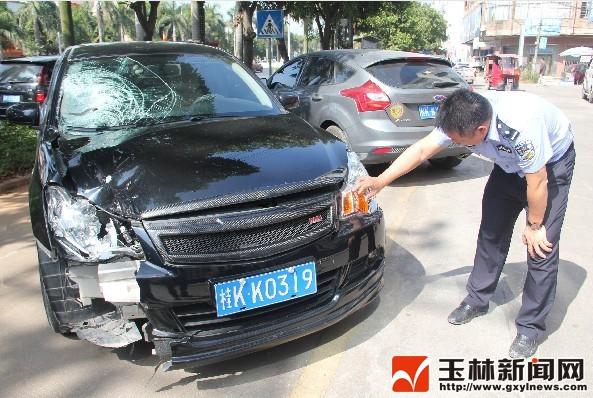 玉林男子撞死人后彻夜不安 次日带现金驾车自首
