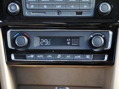 一汽-大众 1.6L 自动 中控台下方特写