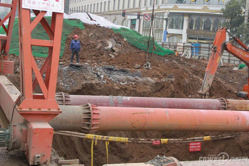 ����������·����ʩ���ֳ������������ڳ����Ļ����ѵ�һ�ߣ���֪����ʱ�������ˡ�