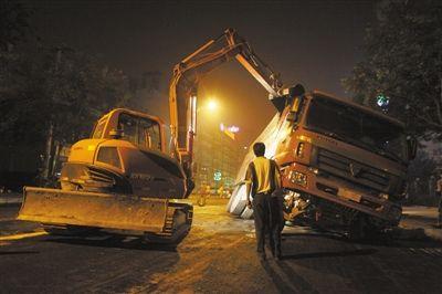 2012��8��18���������ׯ���֣�һ�������ѹ������ʩ����·�档�¾�������ͼƬ ���� ������ ��