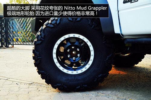 车身的升高主要依靠底盘与车壳之间增加的铝垫块来实现高度提升.